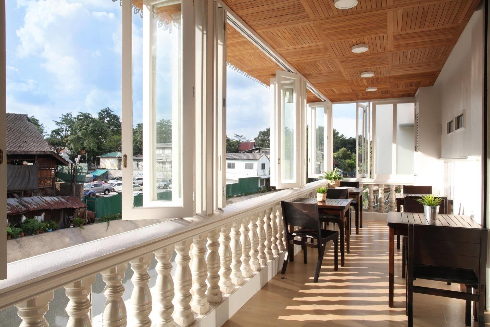 Golden Mountain Hostel Bangkok Extérieur photo