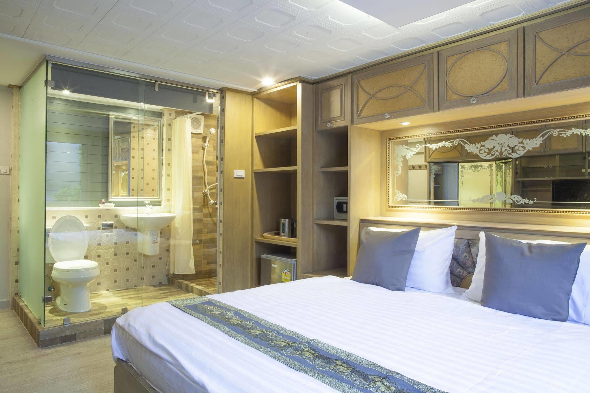 Golden Mountain Hostel Bangkok Extérieur photo