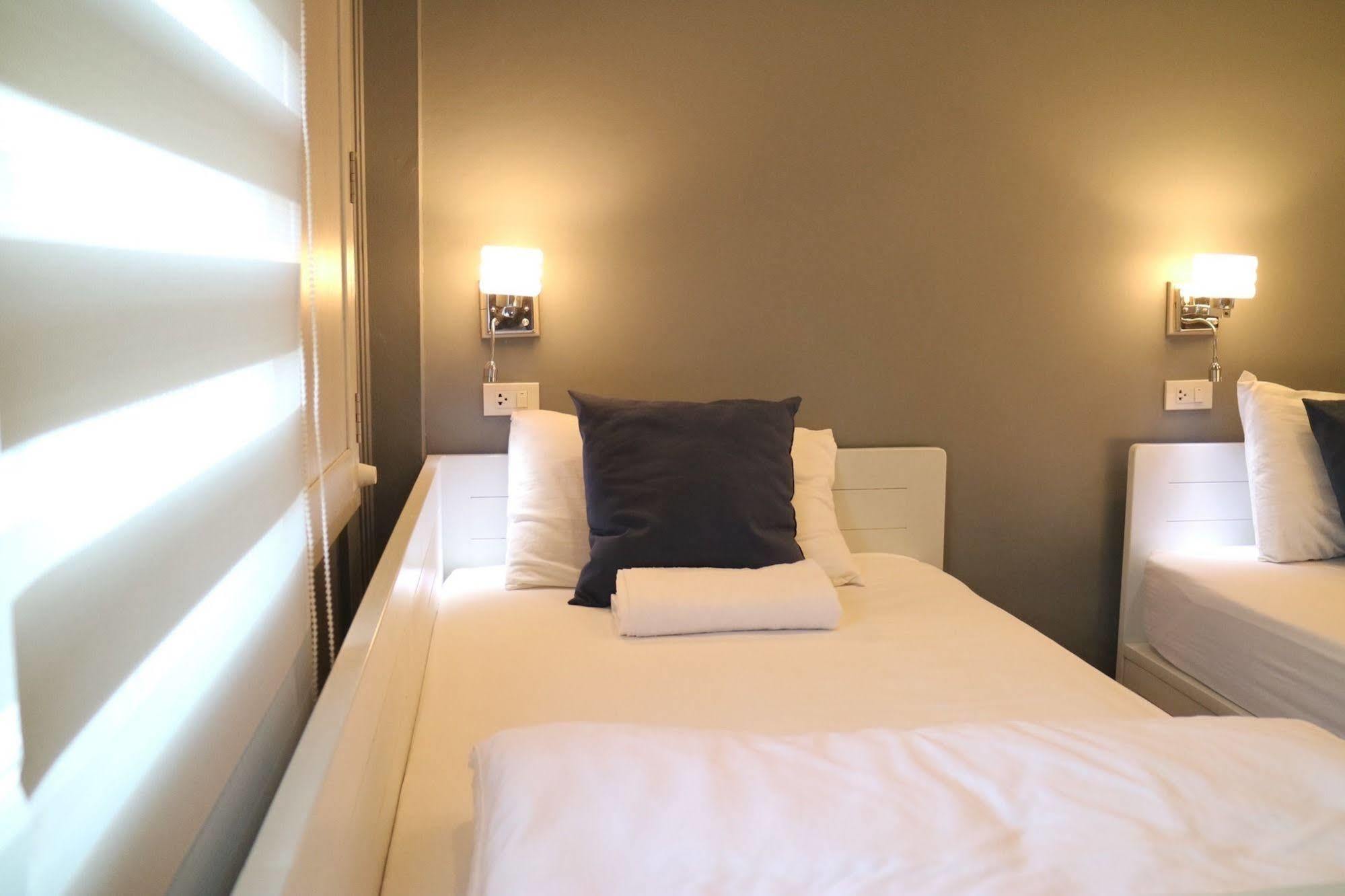 Golden Mountain Hostel Bangkok Extérieur photo