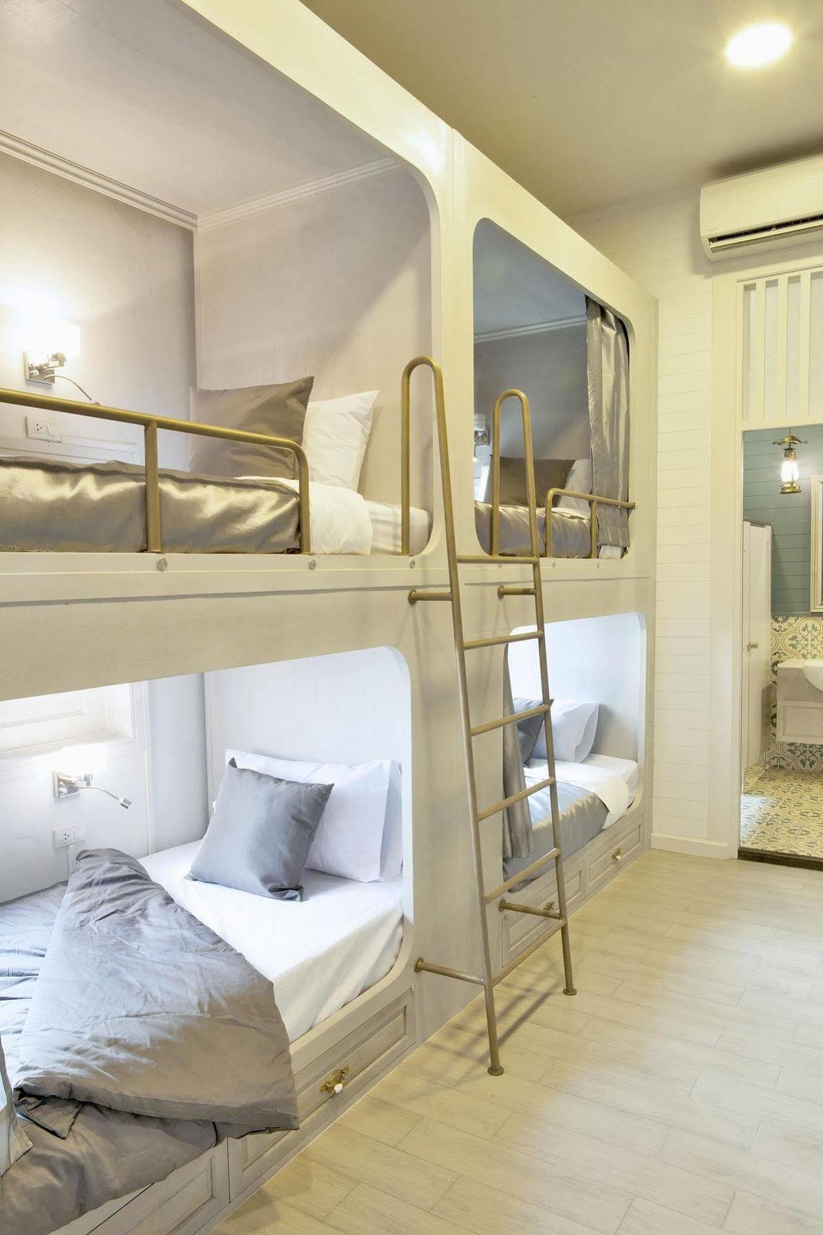 Golden Mountain Hostel Bangkok Extérieur photo