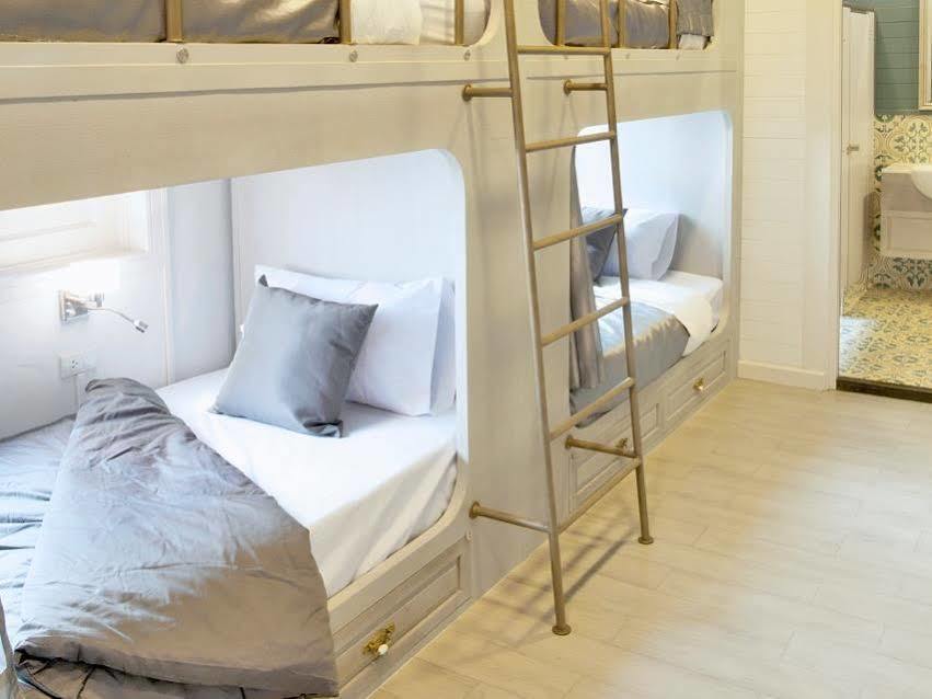Golden Mountain Hostel Bangkok Extérieur photo