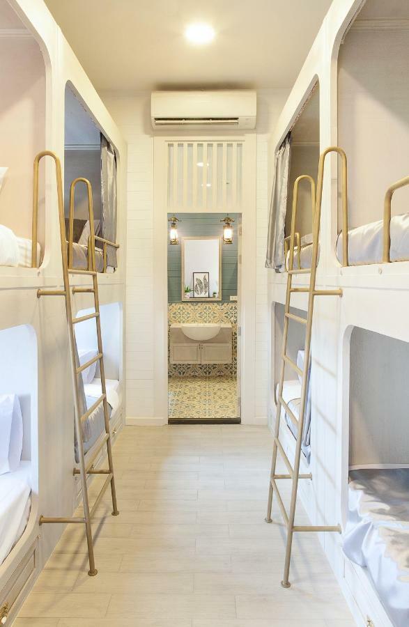 Golden Mountain Hostel Bangkok Extérieur photo